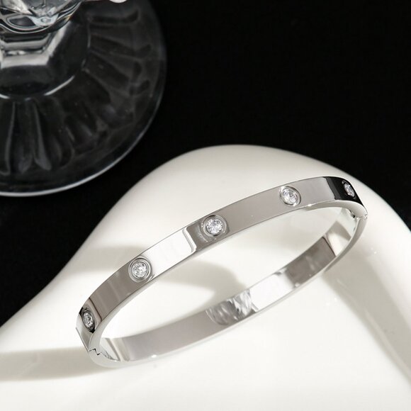 ✨ NEW Silver Tone Minimalist Rhinestone Bangle Bracelet - Picture 2 of 3